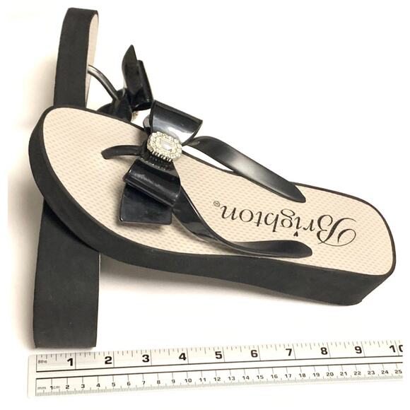 BRIGHTON Bowie Wedge Womens Shoes Black Flip Flops Black Bow & Rhinestone Sz. 10 - Picture 5 of 9